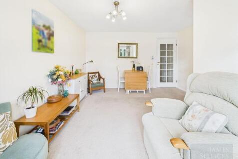 Through Lounge/Dining Room