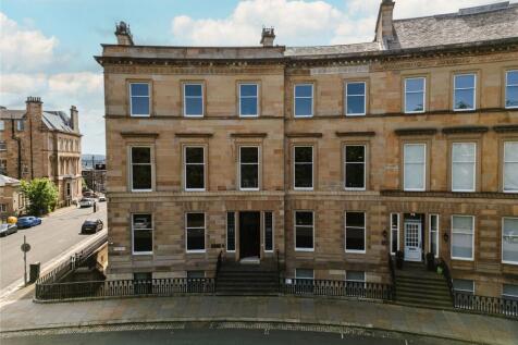 9 bed, 6 bath Terraced in Glasgow - Photo 1