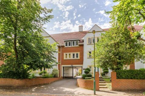 2 Bedroom Flat in SM2 6RF