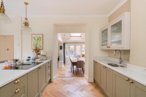 C1V0D5RFS - Kitchen A.jpg