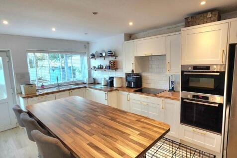 KITCHEN BREAKFAST ROOM