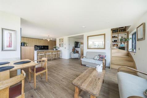 Kitchen & Reception Room