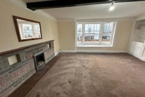 3 Bedroom Flat in BS35 2AG