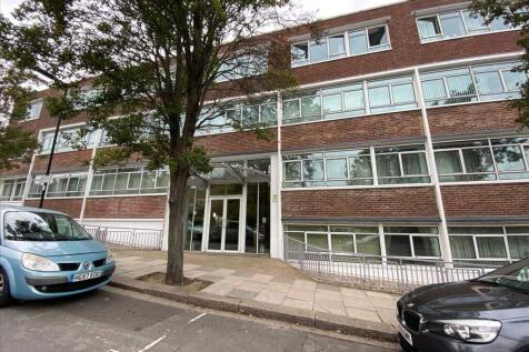 A Stunning Two Double Bedroom Apartment set in this Prestigious New Development with Parking. Boasting an Separate Spacious Living Area, Separate Kitchen with Modern Appliances, dishwasher, washing ma