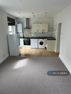 2 double bedroom ground floor flat in the heart of Totterdown. Huge open plan kitchen and living area. Each bedroom is a proper double and of similar size. Modern bathroom with shower cubicle... ** Pr