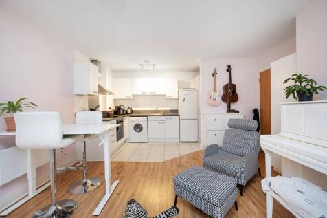 1 bed, 1 bath Flat in London - Photo 7