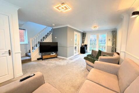 SITTING AND DININ...