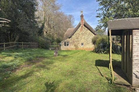 Wans Cottage - Side Garden.jpeg