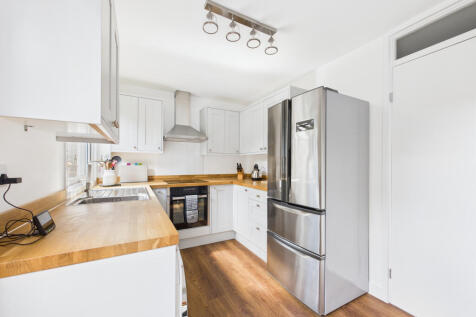 CAM01354G0-PR0586-STILL006