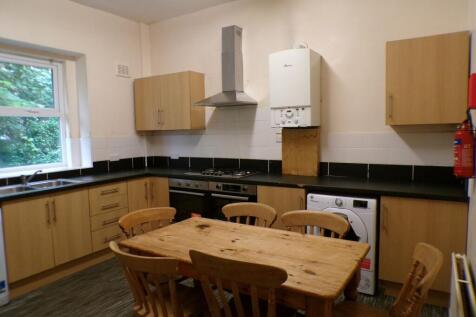 Well-equipped kitchen with wood-effect cabinets...