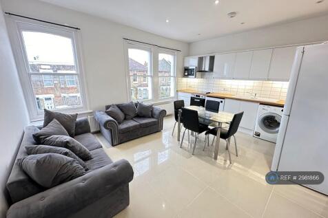 AN AMAZING BRAND NEW-FULLY FURNISHED 3 DOUBLE BEDROOM GARDEN FLAT TO LET IN THE HEART OF WEST NORWOOD THE PROPERTY COMPRISES OF A MASTER BEDROOM WITH A LARGE ENSUITE BATH,SHOWER,WC AND WASH HAND... **