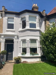 Beautiful fully refurbished Victorian family home in glorious, leafy upper Leytonstone. Sympathetically restored keeping some lovely period features combined with contemporary fixtures & fittings.
Spa