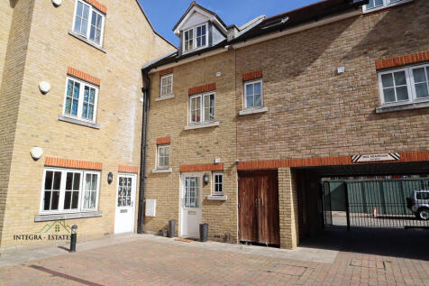 lownes_courtyard_bone_street_se13_courtyard_exteri