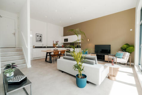 YourTRIBE Deptford offers boutique student living with 2-4 bed apartments, fewer flatmates and more space. Expect underfloor heating, spa-style bathrooms and fully equipped kitchens. Premium shared sp