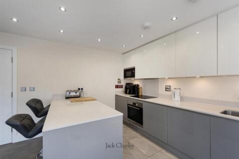 5 Ronnies Wharf, TN9 1EX 010.jpg