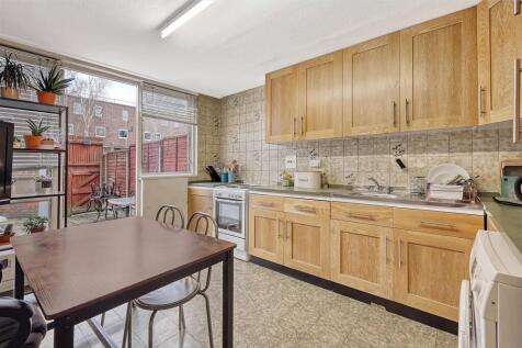 Spacious three bedroom house, located just a short walk to Archway Station, HEATING AND HOT WATER included in rent.