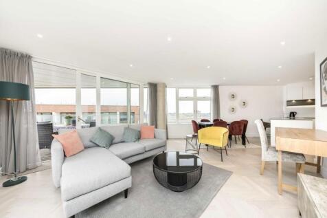 This modern two bedroom property in a sought after new build development. This property has a master bedroom with a spacious en-suite bathroom, a double second bedroom and large family bathroom. The o