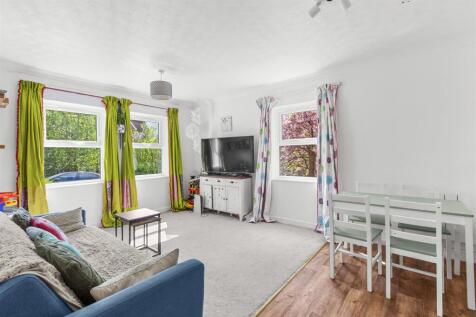 Blenheim Court, Malmers Well Rd-4.jpg