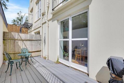 04-9c5cJHPropWorld - FLat 2, 28 Crescent Wood Road