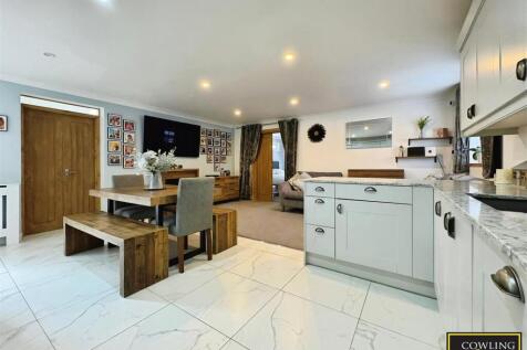 KITCHEN/LOUNGE/DINER