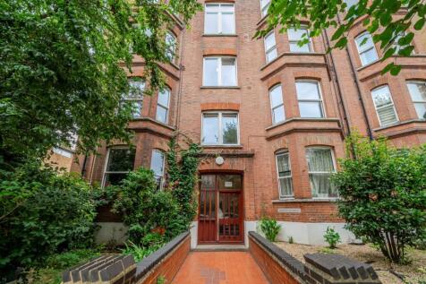 A modern one bedroom property located in a purpose built mansion block located close to all of the amenities of Finchley Road and West Hampstead. The property benefits from a spacious bedroom, bright