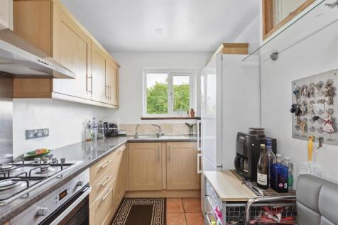 36 Balmoral Dr, Borehamwood WD6 2RD_002.jpg