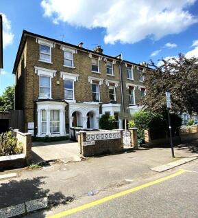 £250 will be added to rent for all Utility Bills, Council Tax and Wi-Fi We are delighted to present this spacious and characterful studio apartment on Lancaster Road, set within the lively and well-co