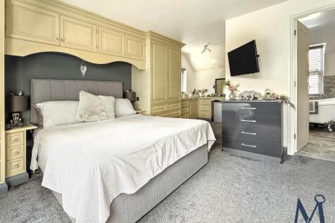 Master Bedroom & Dressing Area