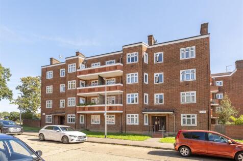 Bradwell Close, E18