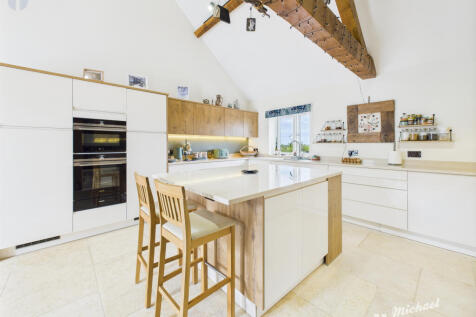 CAM03852G0-PR0394-STILL025