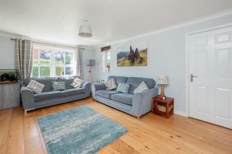 16 Hawthorn Way 2440-4.jpg