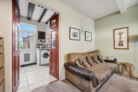 Lounge and doors to Kitchen.jpg