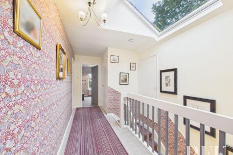 FIRST FLOOR LANDING