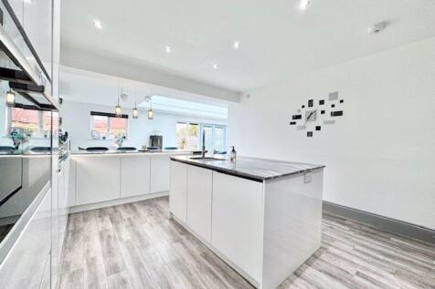 Kitchen breakfast room view 2