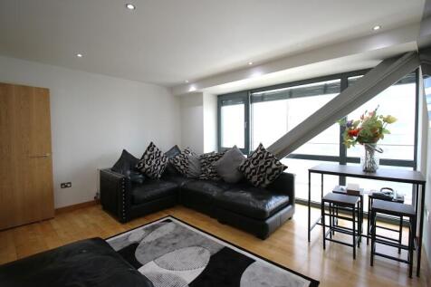 Kingsdene are delighted to market this stunning apartment in Number One Deansgate available to rent immediately. Arguably one of Manchester's most sought addresses, with the development occupying a fa