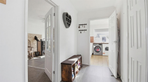 32 Bishopstone Drive (4).png