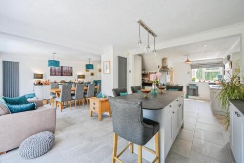 Kitchen, Breakfast & Dining