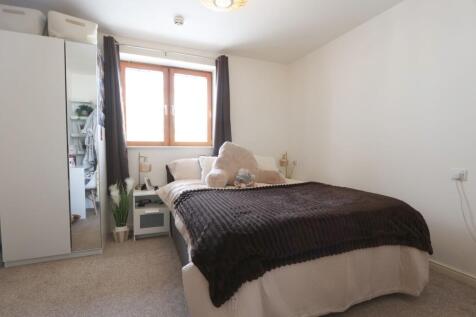 AVAILABLE 24TH JULY 2026 | IDEAL FOR SHARERS | GREAT LOCATION | Hopewell are pleased to bring to the market this modern two bedroom apartment, located close to Bristol Temple Meads. The property is si