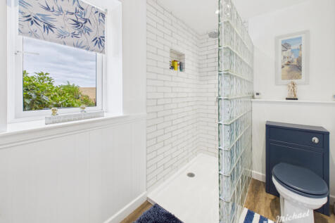 CAM03852G0-PR0394-STILL001