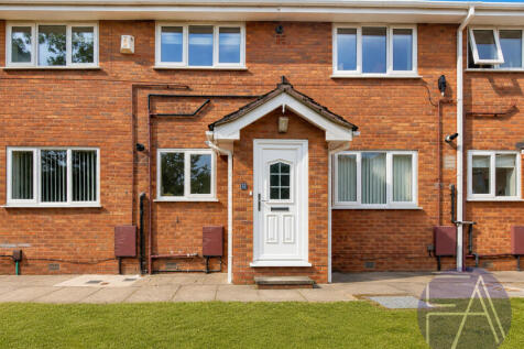 Liverpool Road in Formby, this delightful two-bedroom first-floor flat is now available for rent. Spanning an impressive 688 square feet, this property has been immaculately refurbished, offering a mo