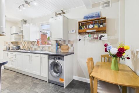 CAM03162G0-PR0359-STILL002