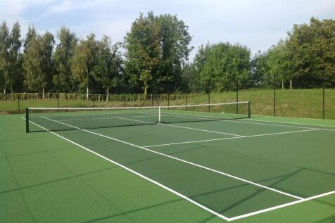 Tennis court at Summer Lake