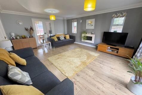 Living Room alt a...