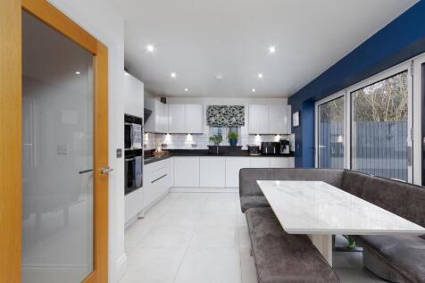 2 Blackthorn Gardens