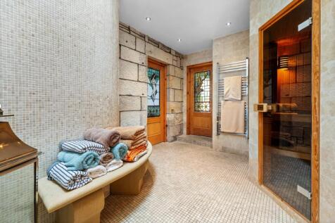 4 bed, 3 bath Detached in Glasgow - Photo 38