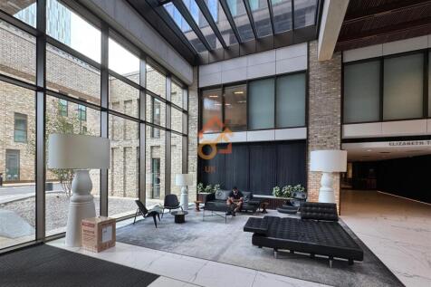 Let UK Home are excited to offer this spectacular one-bedroom apartment in Elizabeth Tower, which is ideally situated in the heart of Manchester and within walking distance to Deansgate. The flat comp