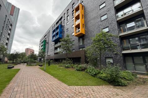 Step into this beautifully presented two-bedroom, two-bathroom apartment and experience modern living at its finest. Both bedrooms are spacious and bright, with modern bed frames, ample built-in stora