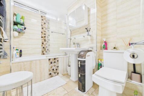 CAM03779G0-PR0318-STILL002