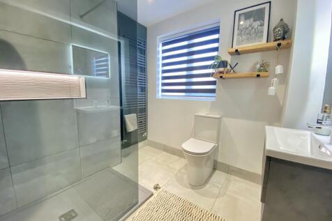 Downstairs Shower...