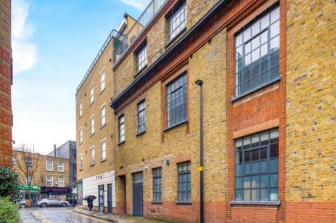 David Mews are offering a 2 bedroom apartment which incorporates 2 double bedrooms, 2 bathrooms and open plan living. Converted approximately 10 years ago, this handsome building is ideally place...